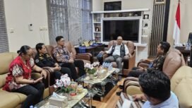 Letjen TNI (Purn) Nono Sampono rapat bersama Kepala PPN Ambon dan jajaran di Ruang Kepala PPN Ambon, Jumat 25 Juli 2025