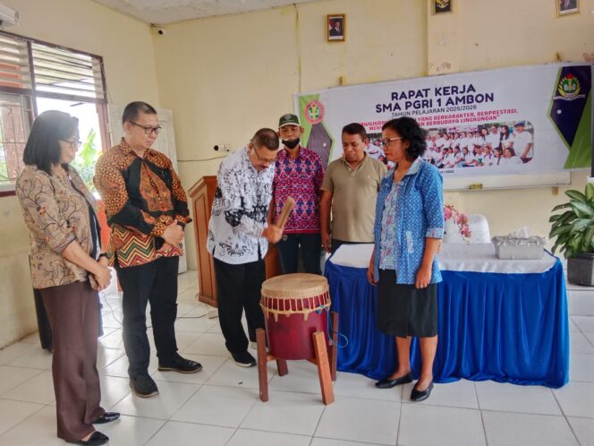 
					Ketua YPLP PGRI Buka Raker SMA PGRI I Ambon