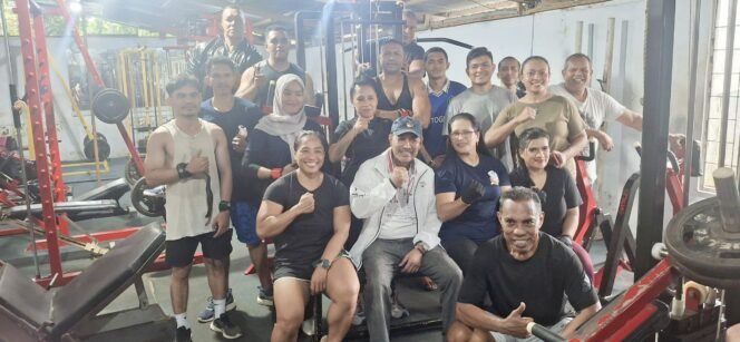 
					Letjen TNI (Purn) Nono Sampono menyambangi MSP Family GYM di kawasan Tanah Tinggi Ambon, Jumat, 25 Juli 2025
