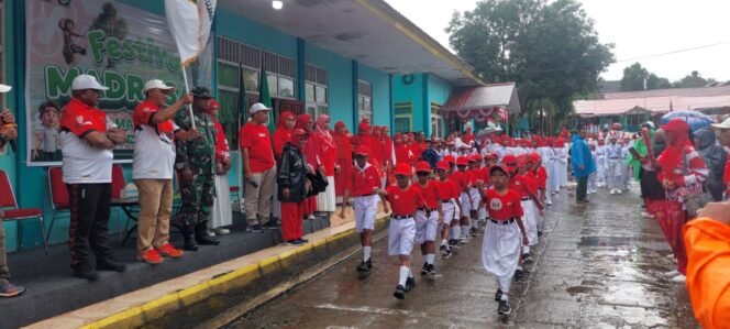
MTsN 1 Malteng Gelar Lomba Baris Indah, Meriahkan HUT RI