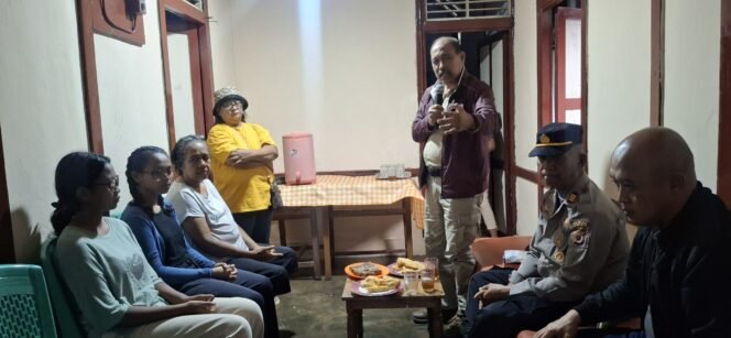 Nono Sampono Bantu Renovasi Rumah Anak Yatim Piatu di Desa Amahusu