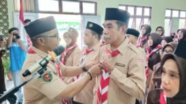Penyematan tanda jabatan oleh Ketua Kwartir Ranting Sirimau kepada Ka Mabigus Sultan Nuku, Nasit Marasabessy, Kamis, 7 Agustus 2025