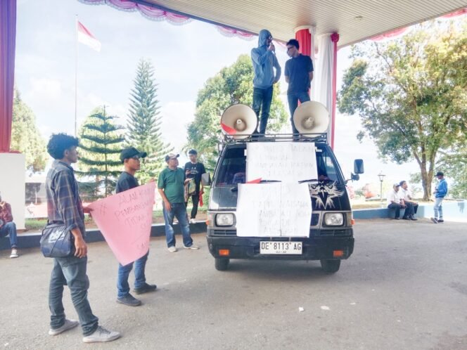 Mahasiswa Asal Ambalau Desak Penyelesaian Jalan Lingkar Ambalau