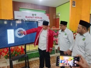 Kakanwil Agama Buka Raker MTsN Ambon dan Launching Madrasah Digital