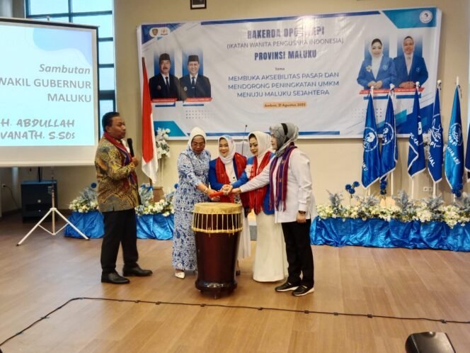 Wagub Maluku Buka Raker Pertama DPD IWAPI Maluku