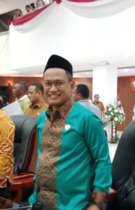 Gubernur dan Wagub Maluku “Disemprot” Di ruang Paripurna