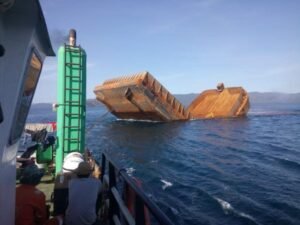 Diduga Tumpahan Material PT Batu Tua Cemari Laut Wetar