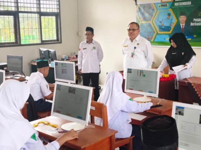 Kabag TU Kanwil Agama Maluku Tinjau ANBK di SBB