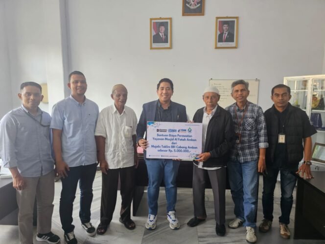 BRI Ambon Salurkan Bantuan untuk Perawatan Masjid Raya Al Fatah