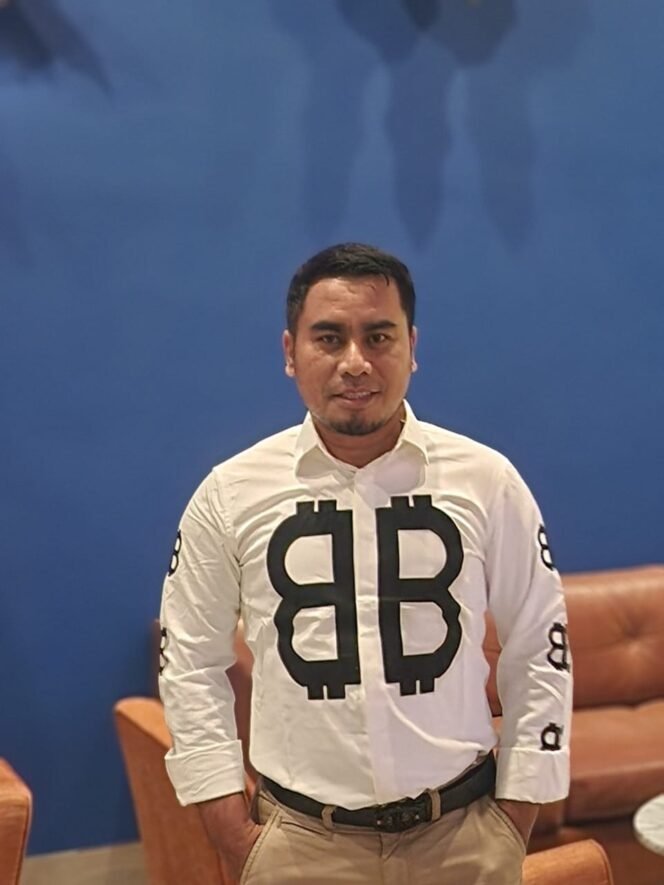 
					Ahmad Khozinudin Disebut Pengacara Mafia Tanah, Lebih Sibuk Cari Sensasi Ketimbang Bela Klien