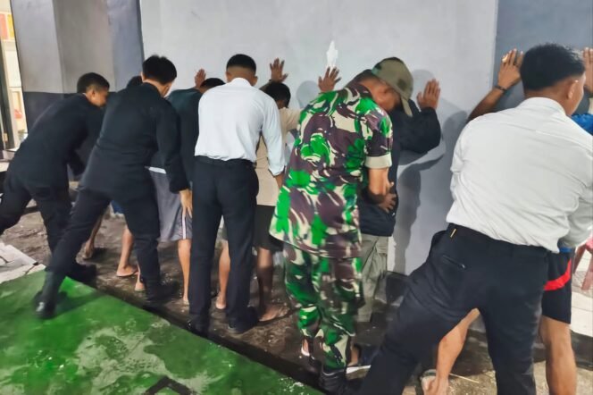 
					Lapas Wahai dan TNI Gencarkan Razia Pekanan