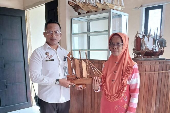 
					Miniatur Kapal Binaan Lapas Wahai Jadi Incaran Tamu Penginapan