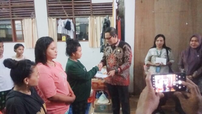
					KanKemenag Ambon Salurkan Bantuan Kepada Warga Hunut