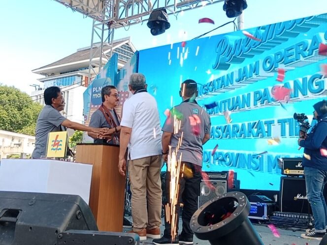 
					Listrik 24 Jam Resmi Terangi Sejumlah Desa di Maluku
