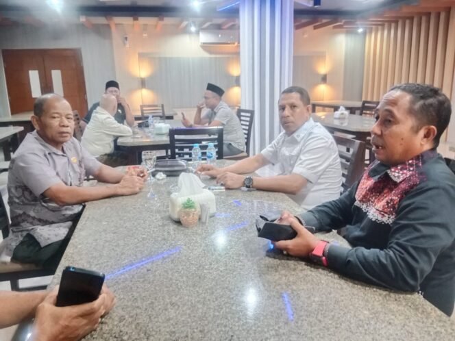 
DPRD Maluku Soroti Jalan Rusak ke SMK Telaganipa