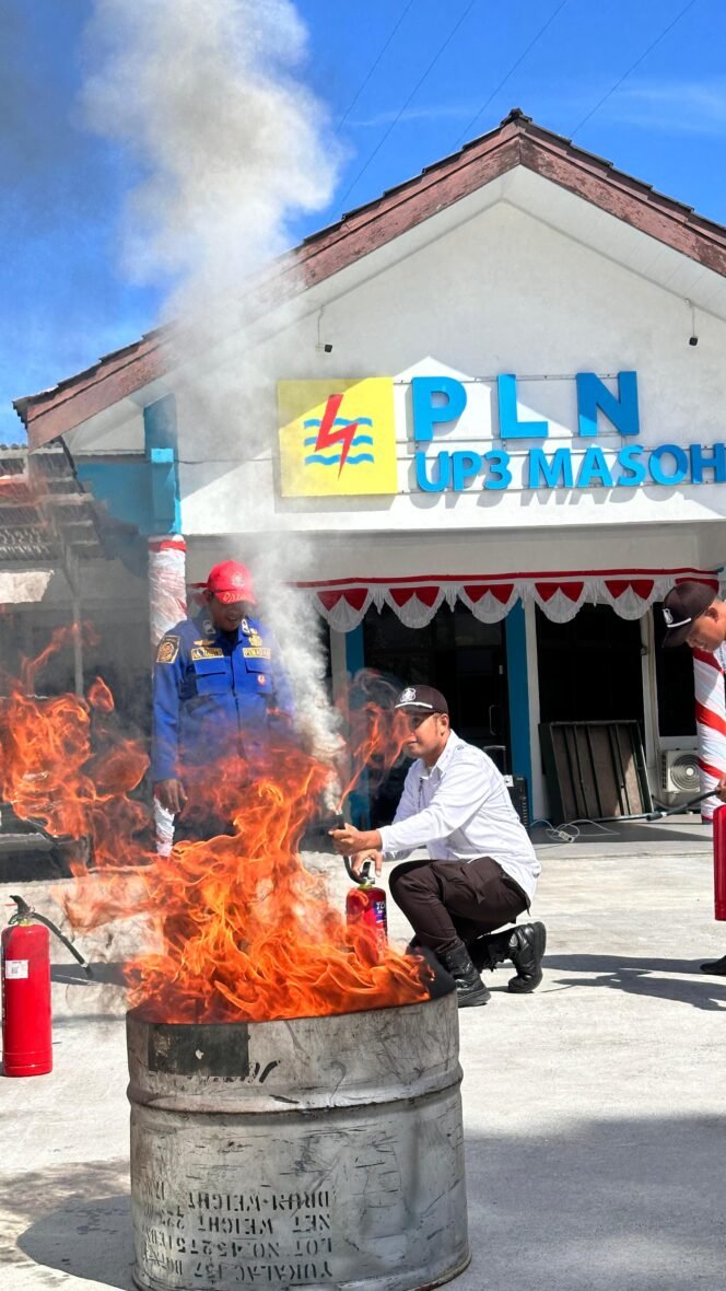 
					PLN Masohi Gelar Simulasi Tanggap Darurat Kebakaran