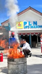 PLN Masohi Gelar Simulasi Tanggap Darurat Kebakaran