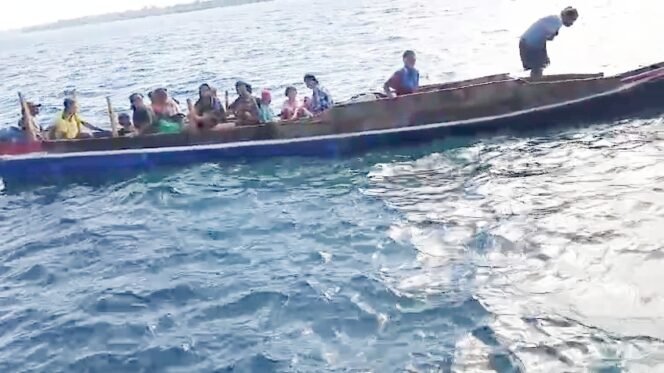 
SAR Selamatkan 17 Nyawa, Setelah Longboat Yang Ditumpangi Mati Mesin