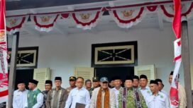 Menteri Agama dan Anggota DPD RI, Letjen TNI Marinir (Purn) Nono Sampono saat berada dirumah pengasingan Bung Hatta di Banda Naira,Jumat (16/1/26)