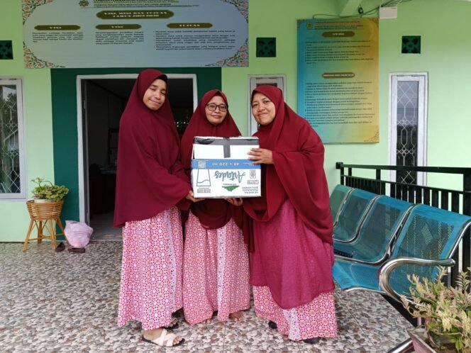 
Perkuat Nilai Sosial, SMAN 3 Malteng Salurkan MBG ke Pesantren