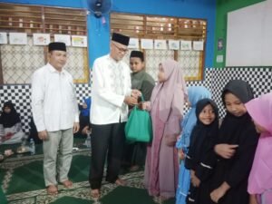 MIN 1 Ambon Berbagi Paket Ramadan dalam Bukber