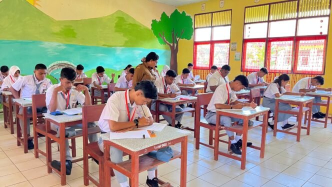 
Ujian Sekolah SMAN 3 Malteng Berjalan Lancar