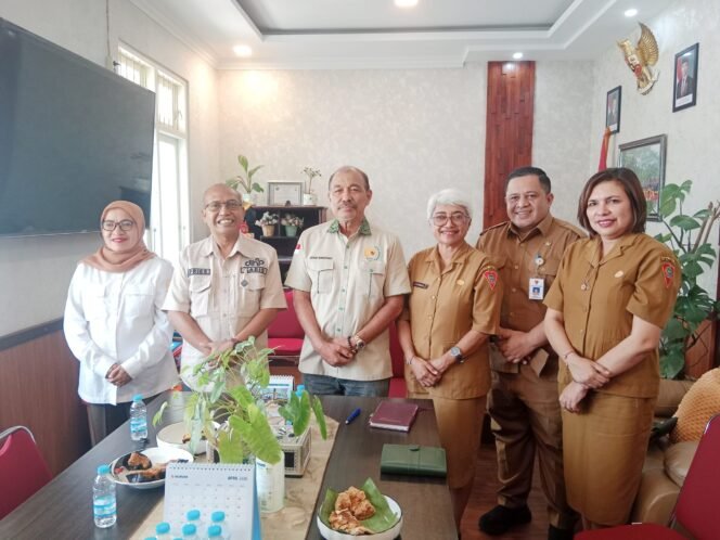
Sambangi DLHP Kota Ambon, Nono Sampono Bicara Soal Pengelolaan Sampah