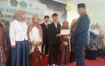 MTsN 6 Maluku Tengah Gelar Tasyakuran Kelulusan Siswa