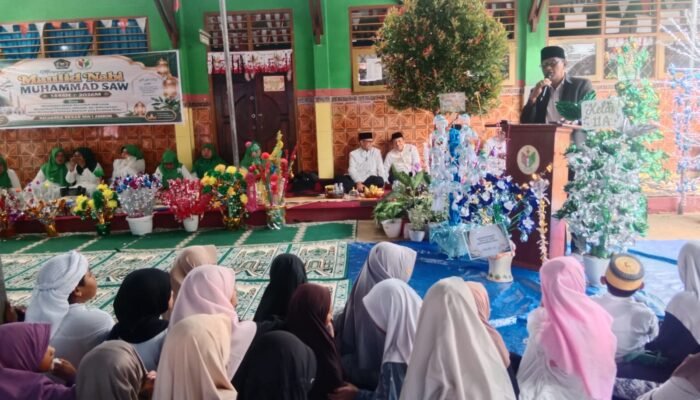 MIN 1 Ambon Kokohkan Cinta Rasul Lewat Maulid