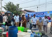 Peringati HLN ke-81, PLN ULP Bula Perkuat Kepedulian Sosial melalui Distribusi Air Bersih
